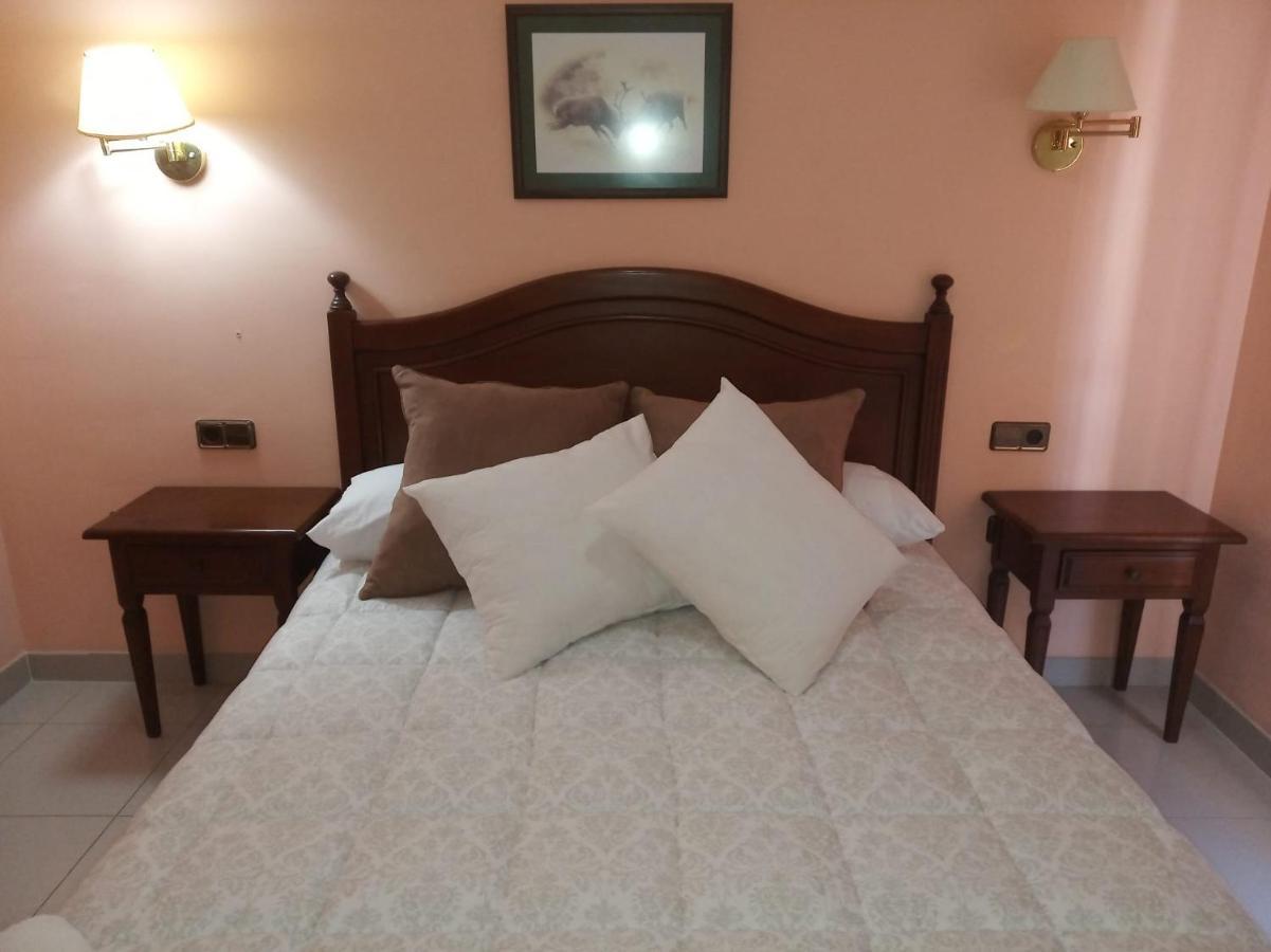 Hostal Restaurante Pacos Herrera del Duque Екстер'єр фото